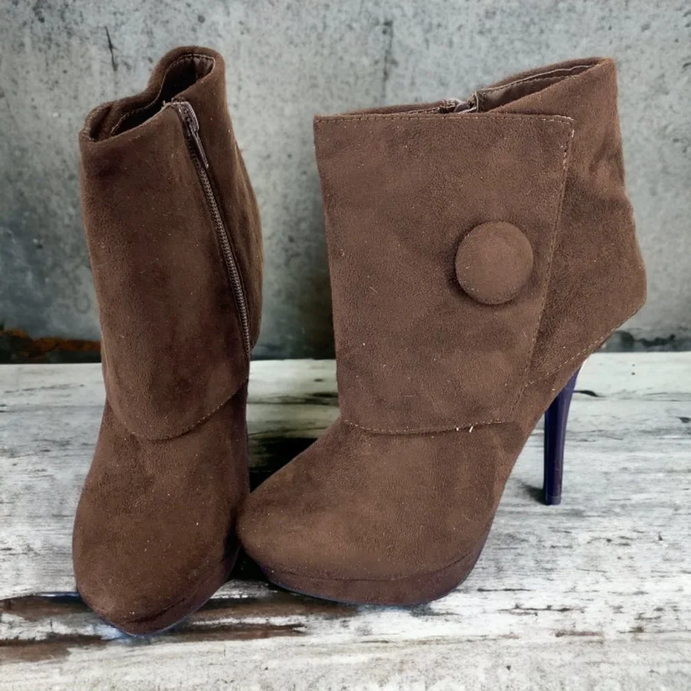 INDIGO -- Brown Ankle Bootie with Platform and Side Zip, Button Detail, NWOT